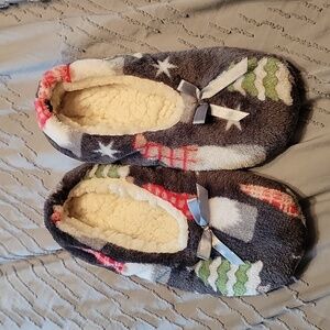 NWOT Gnome Christmas slippers